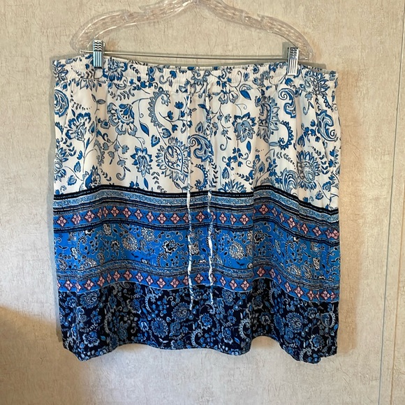 LOFT Dresses & Skirts - Loft plus size midi skirt size 20 with pockets. Floral print. Multi colored.